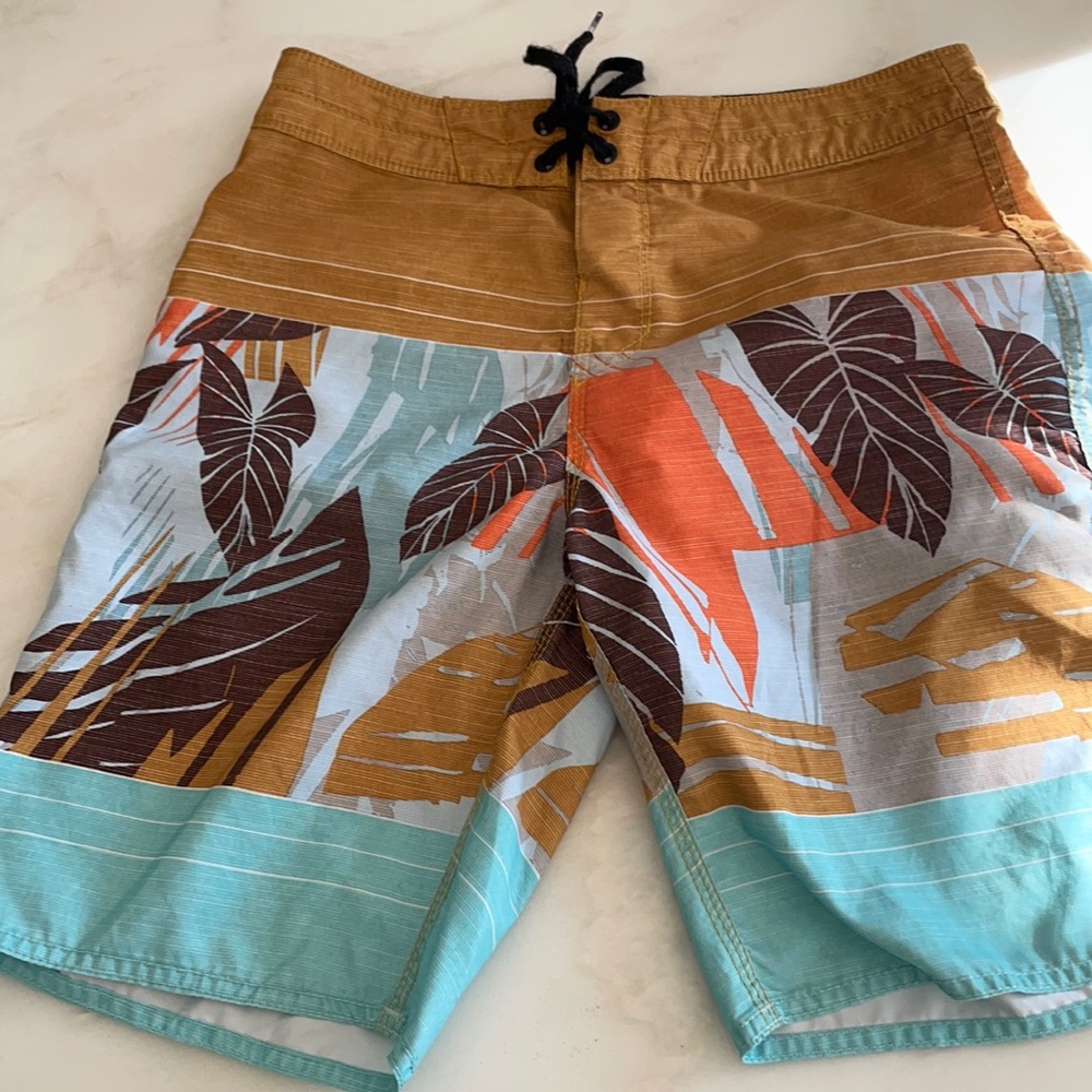 Billabong Men’s Tropical Print Boardshorts-Size 29